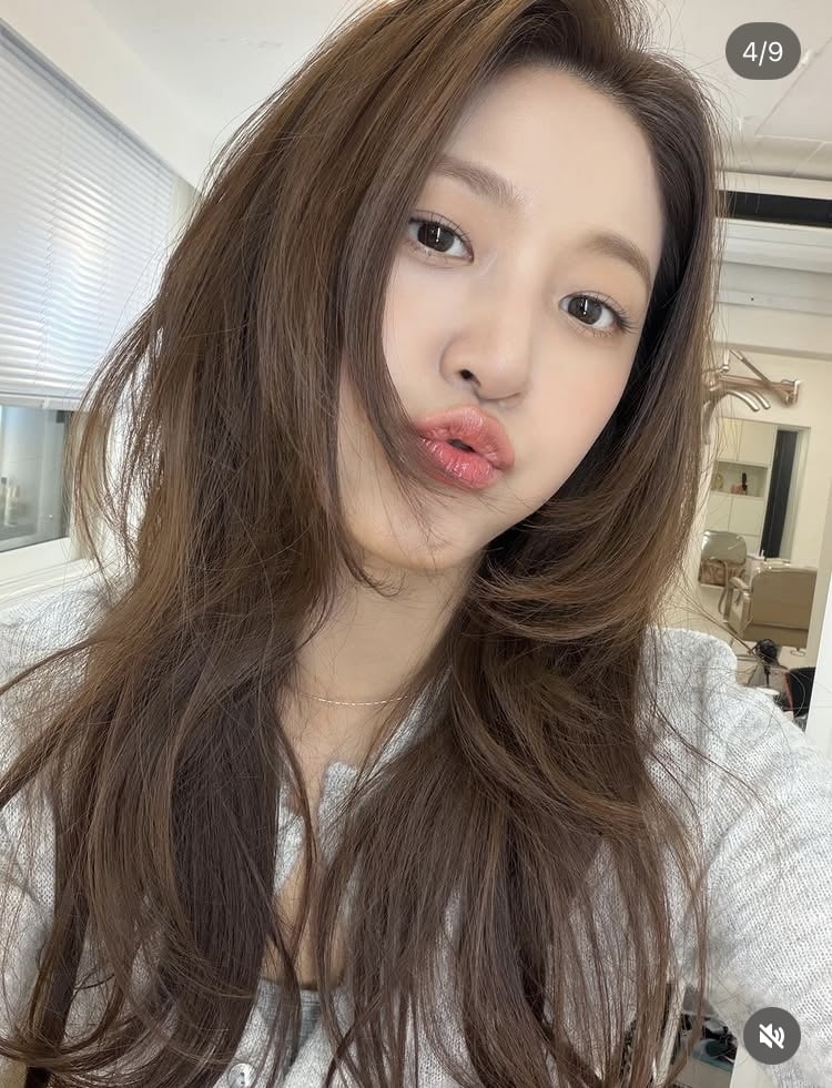 설현, 쿨톤 0%라는 건 이런 것…온통 브라운 웜톤의 정석