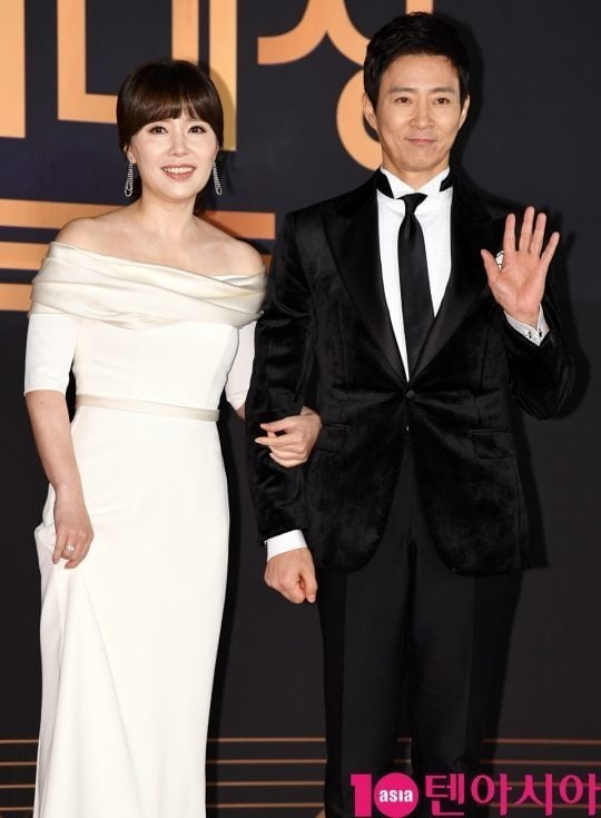 "사고로 못 걸어" 하희라, 충격 고백했다…♥최수종과 결혼 34년차인데, "잘 보이려 운동" ('옥문아')