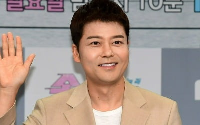 [종합] 전현무, 결국 자리서 물러났다…"다시 돌아올 것" 전회차 1%대 시청률로 종료 ('우발')