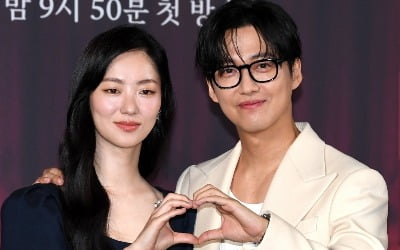 ジョン・ヨビン、SBS演技大賞で感謝の涙を流す