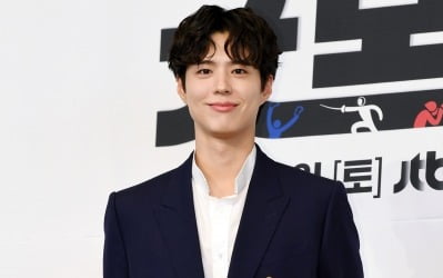 박보검, 끝내 유혈사태 터졌다…급하게 지혈 "죄송해" 손님에게 사과 ('보검매직컬')