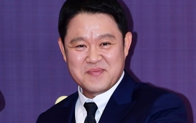 [공식] '12세 연하♥' 김구라, 결혼 7년 차에 벅찬 소식 알렸다…'경제사모임' 메인 MC 발탁