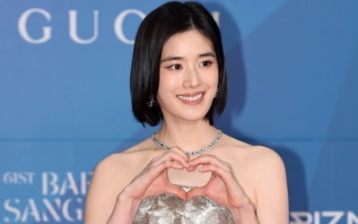 정은채, 공개 연애 3년 차에 경사 맞았다…"흡인력 대단해" 이나영·이청하와 호흡 ('아너')