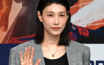 김연경, 떠난 지 2달 만에 돌아왔다…배구 예능서 중계 도전, "정말 모르겠어" ('스파이크워')