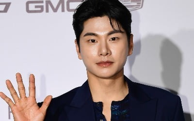 [공식] '사생활 논란' 이이경, 결국 하차했는데…5년 간 자리 지켜온 '용형' 퍼스트브랜드 대상 수상