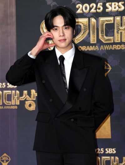 ジョ・ハンギョル、2025 SBS演技大賞に出席