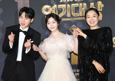 俳優コ・ゴンハン、イ・サンヒ、ソ・ヘウォンが「2025 SBS演技大賞」に華麗に登場