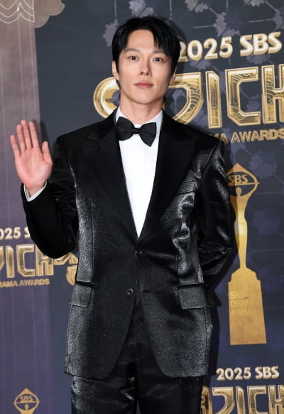 チャン・ギヨン、2025 SBS演技大賞に出席