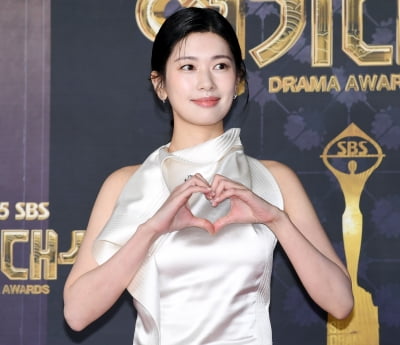 Jung So-min Shines at the 2025 SBS Drama Awards in Seoul