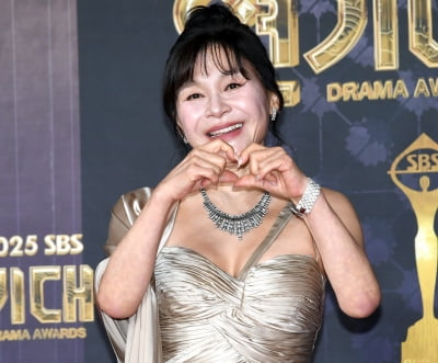 俳優キル・ヘヨン、2025 SBS演技大賞に出席