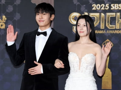 俳優イ・チャンミンとハン・ドンヒ、2025 SBS演技大賞に出席