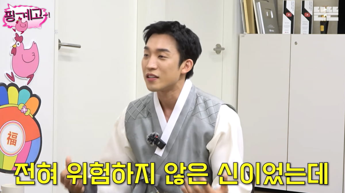 [종합] 유재석, 새해 첫날 안타까운 소식 전했다…무대서 추락 "응급실 가"('핑계고')