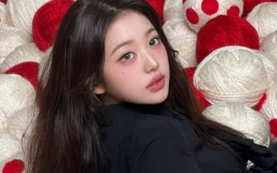 장원영, 새해부터 AI보다 예뻐…비현실적 외모 과시