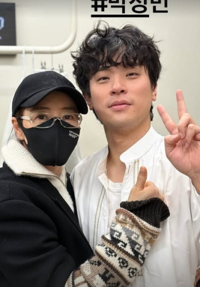 11월부터 2시간씩 무대 지키더니…박정민, 절반 남았는데 눈 풀리고 코끝 붉어져