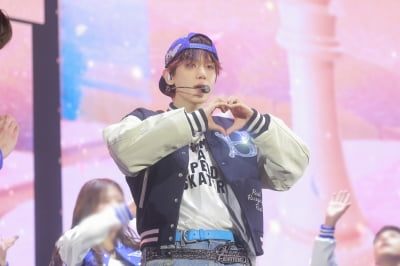 'KSPO돔 사흘 매진' 백현, 앙코르 콘서트 피날레…"내 세상은 팬들로 가득"