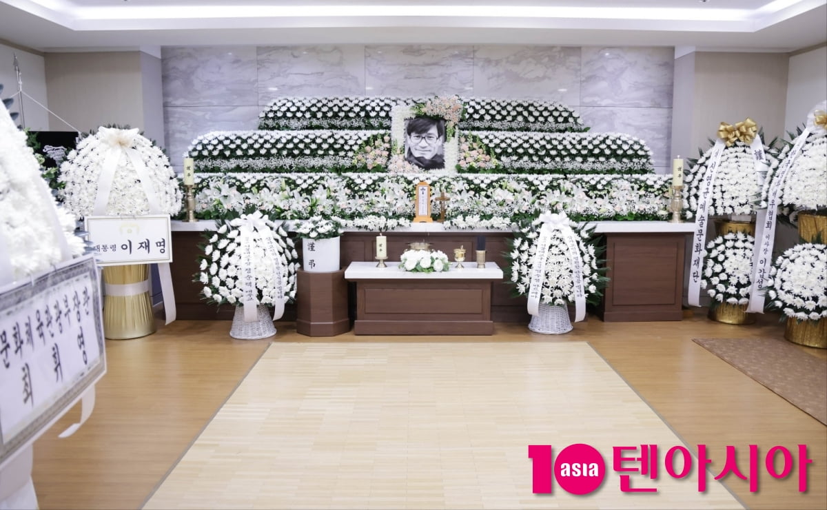 故 안성기, 국민배우 젊은시절 꽃미소만 남기고[TEN포토]