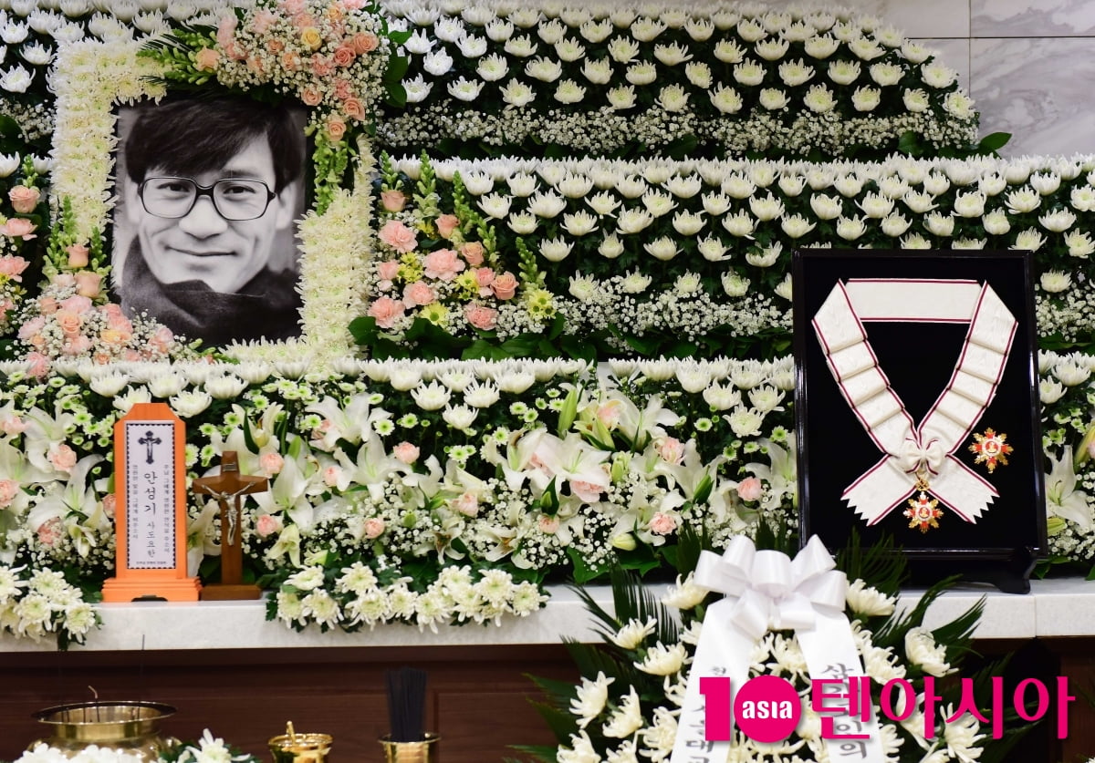 故 안성기, '금관문화훈장' 추서[TEN포토]