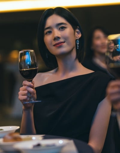 '김충재♥' 정은채, 얼마나 사랑을 많이 받고 살길래…공개 연애 후 갈수록 미모 업그레이드 ('아너')