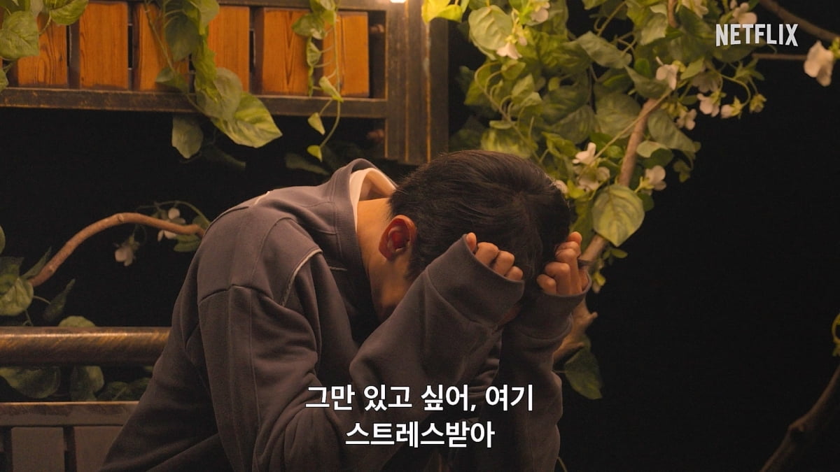 '솔로지옥5' 역대급 수위 터졌다…선 제대로 넘은 스킨십, "연하의 맛 어때" 