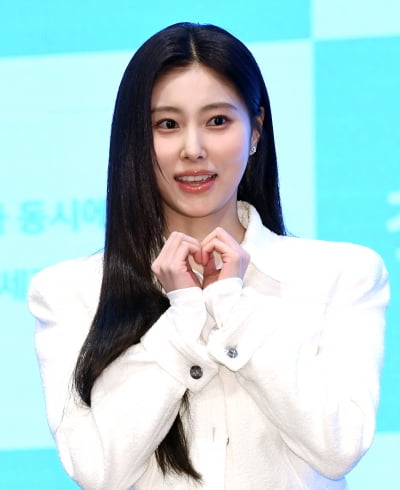 강혜원, 청순미 뿌리는 인사[TEN포토+]