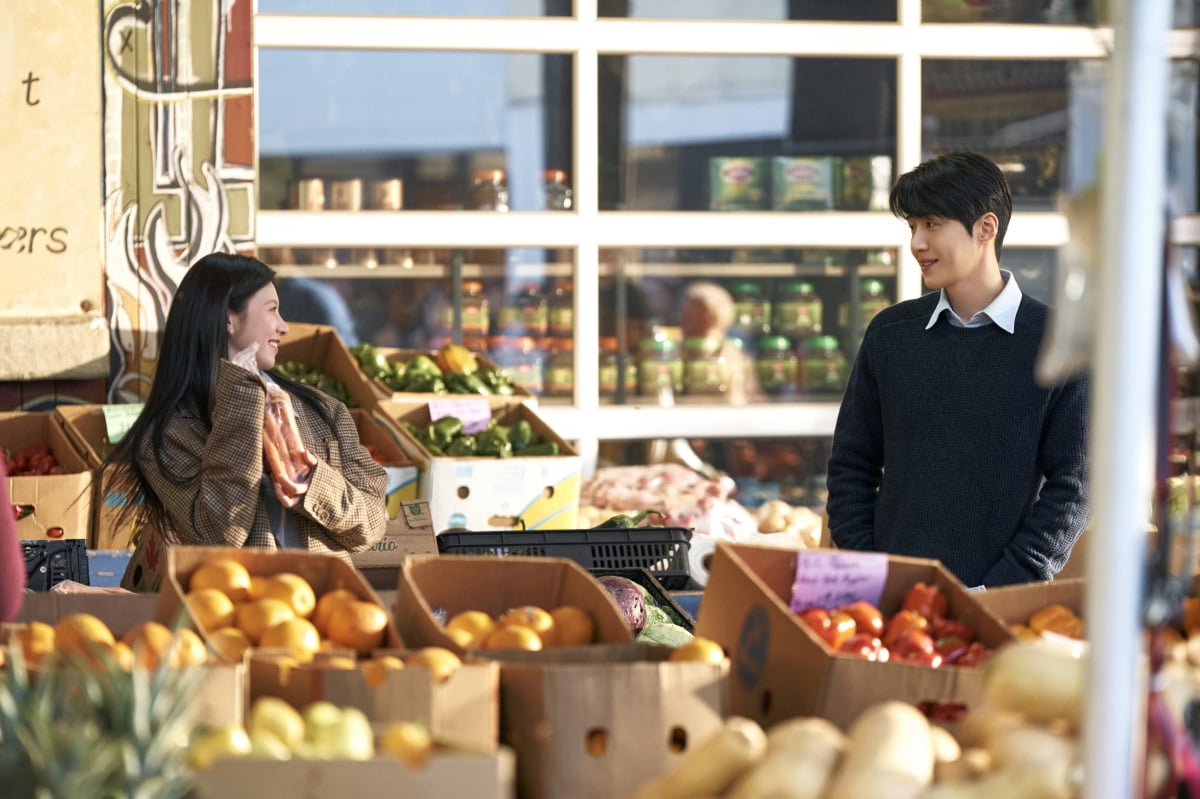 김선호♥고윤정, '로맨틱' 해외 여행 포착됐다…핑크빛 밤거리 데이트('이 사랑 통역')