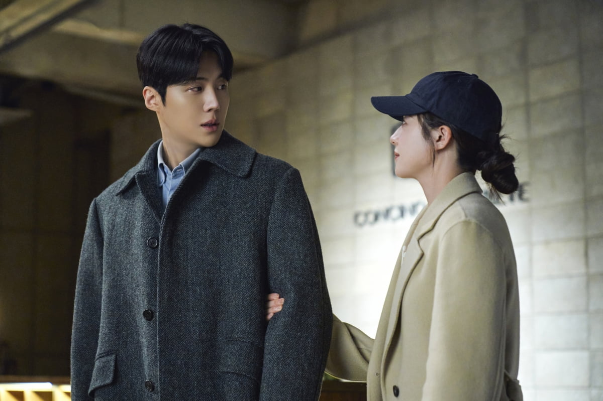 김선호♥고윤정, '로맨틱' 해외 여행 포착됐다…핑크빛 밤거리 데이트('이 사랑 통역')