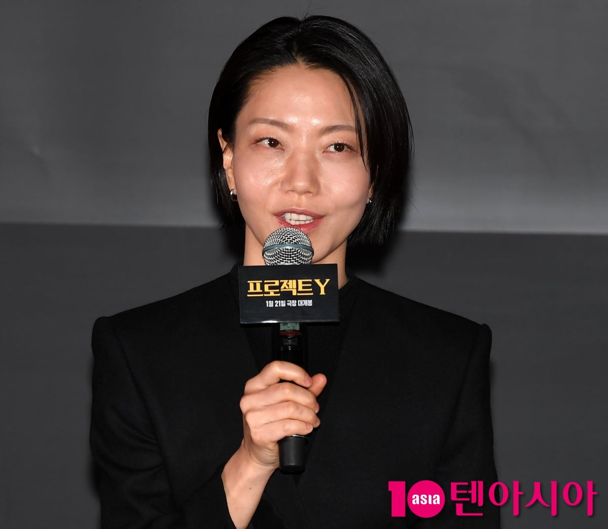 김신록, 정영주와 첫 만남 기분좋게 재떨이로 맞았다[TEN포토]