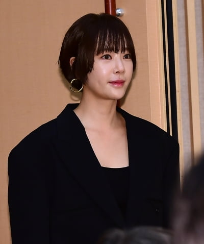 황정음, 지난해 11월부로 소속사와 계약 해지…"입장 표명 일절 없어"[TEN이슈]