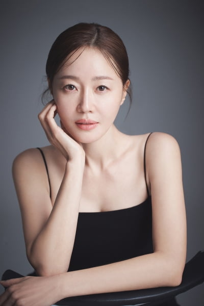 '음주운전 2번' 안재욱과 공동 대상 탔다더니…엄지원, 여전히 환한 미소 '활짝'