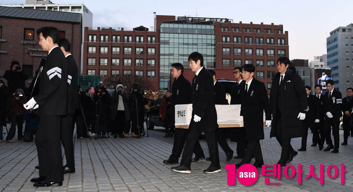 국민배우 故 안성기, 명동성당 추모 미사 엄수