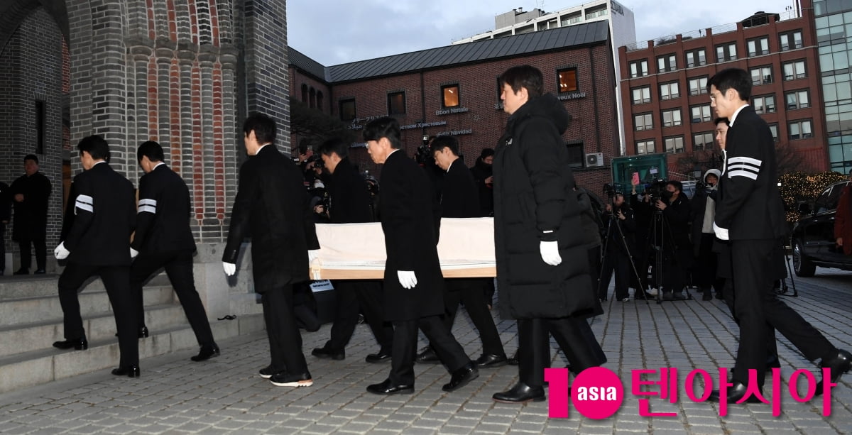 국민배우 故 안성기, 명동성당 추모 미사 엄수