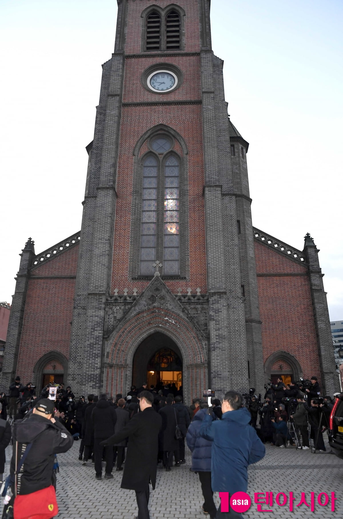 국민배우 故 안성기, 명동성당 추모 미사 엄수