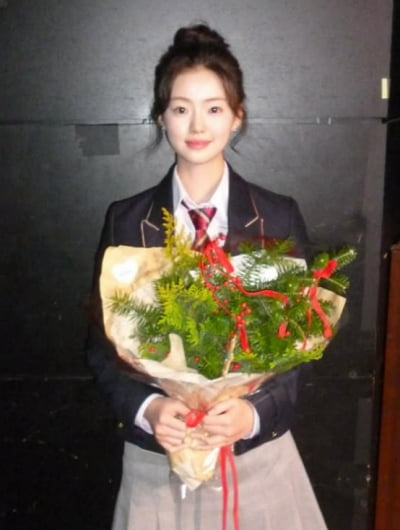 '이영애 딸' 김시아, 한림예고 졸업…증명사진까지 완벽한 외모