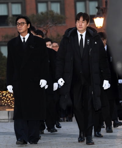 주지훈-유지태, 故 안성기 마지막 길 배웅