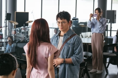 지성, 알고보니 쇼윈도 부부였다…철저하게 개인적 이득 위해 가정 꾸렸다가 관계 파국 ('이한영')