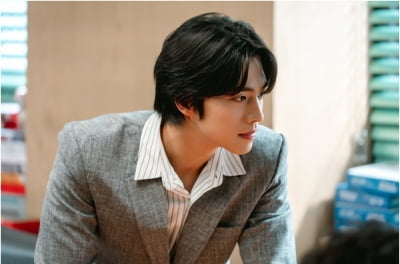 고소영·나나·서예지 손잡았다는 20대 신인 남배우, 키 180cm 넘는다더니 얼굴까지 완성형 ('미쓰홍')