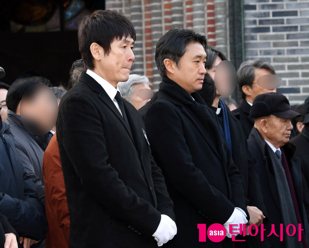 설경구-조우진, 故 안성기 애도[TEN포토]