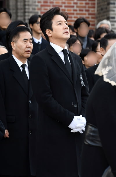 정준호, 故 안성기 발인을 지켜보며[TEN포토]
