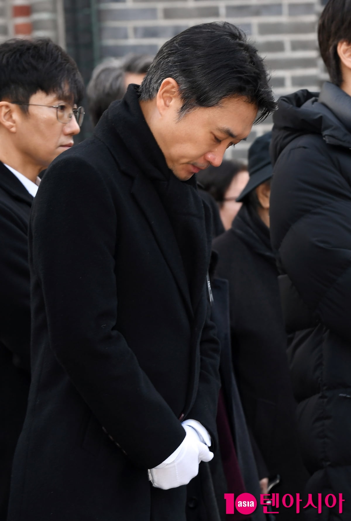 조우진, 故 안성기 마지막길 인사[TEN포토]