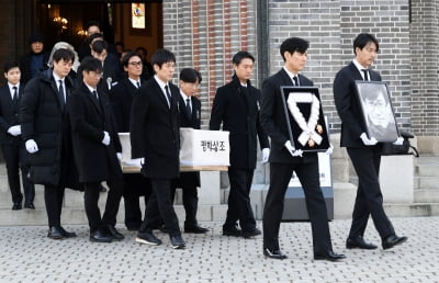 '故안성기 절친' 배창호 감독 "세월이 어디로 갔나, 영원히 살아 있을 것"