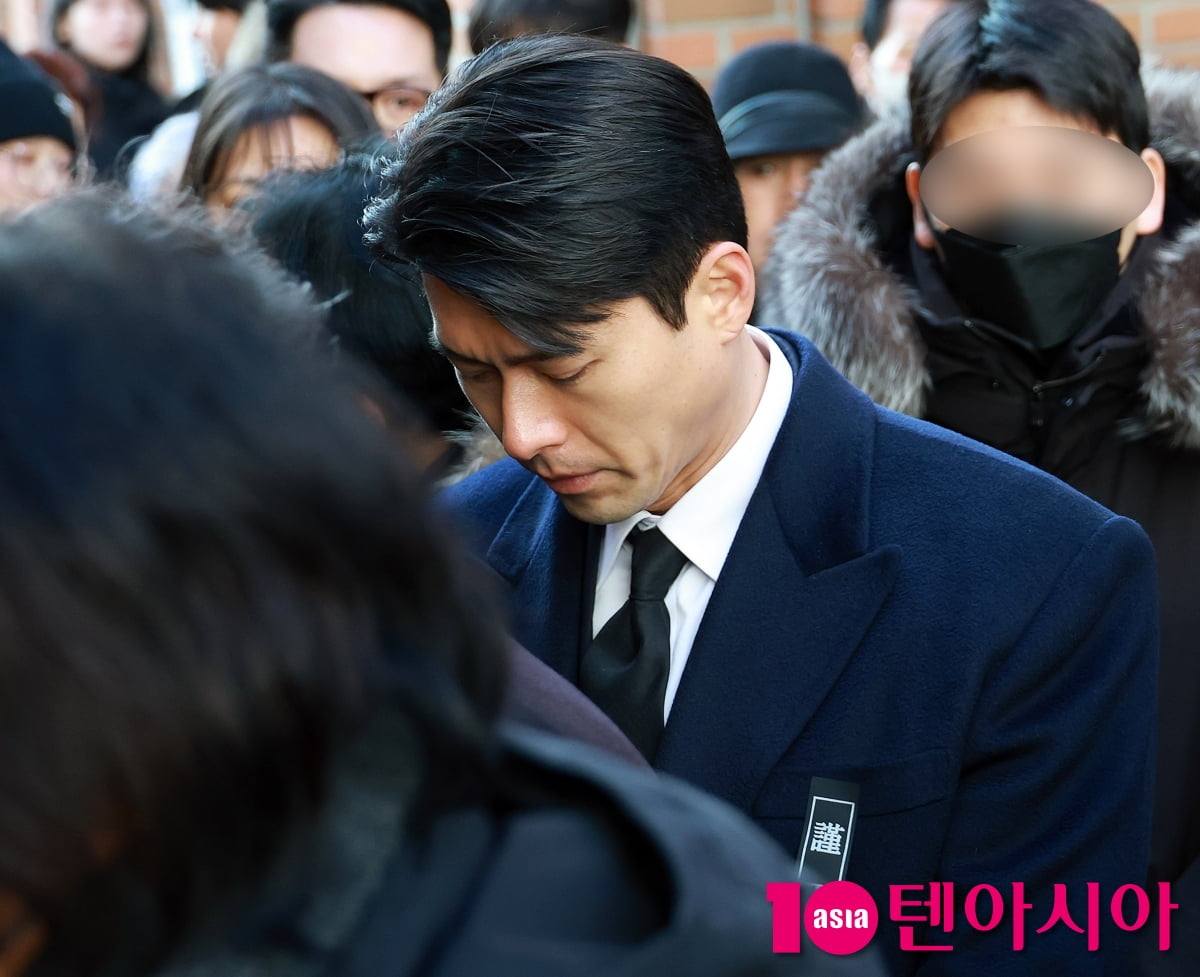 현빈, 故 안성기 기억하며[TEN포토]