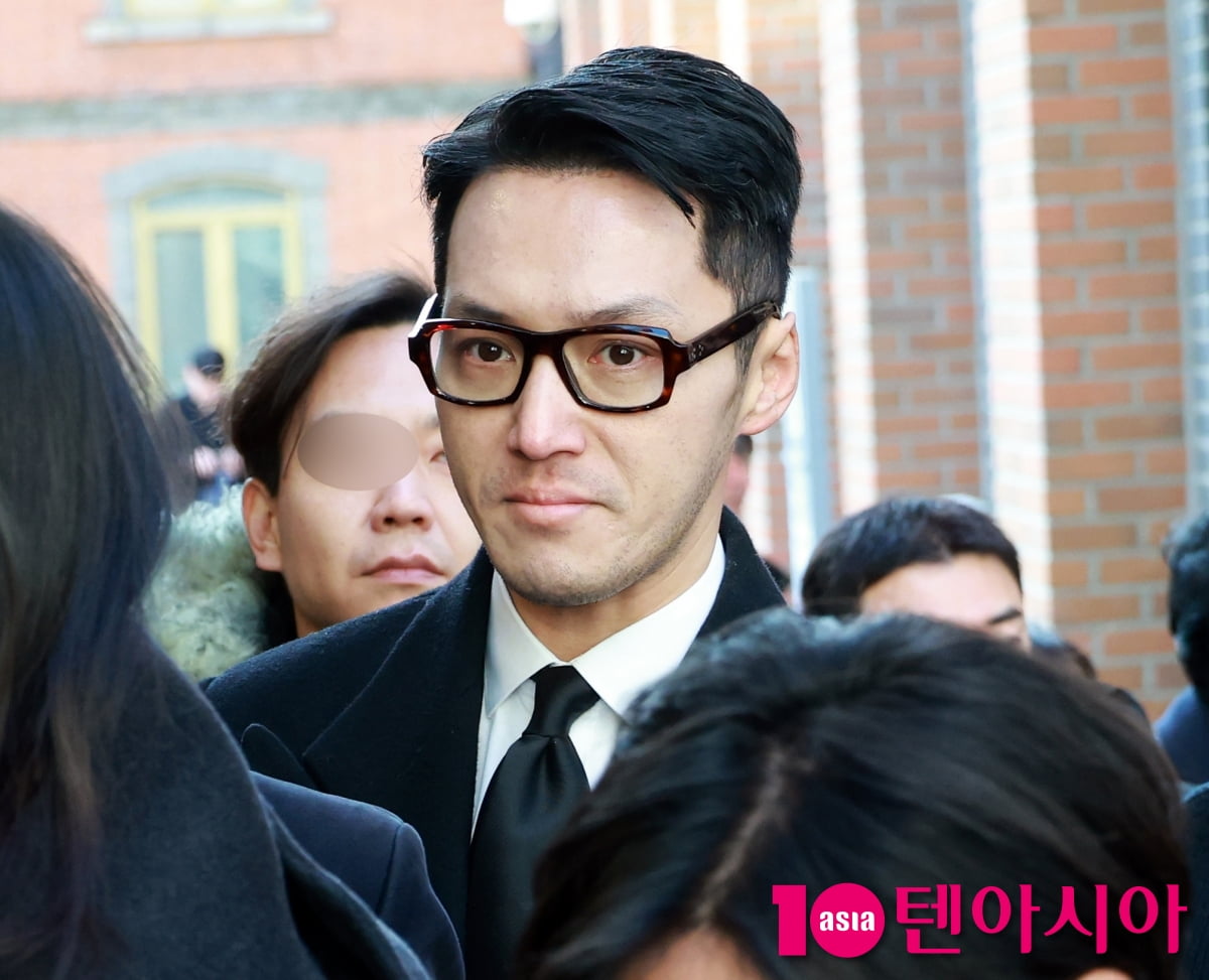 변요한, 故 안성기 발인 참석[TEN포토]