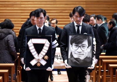 '성실한 연기자' 故 안성기, 영면 속으로…온 국민과 함께한 70년[TEN피플]