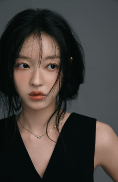 Oh My Girl's YooA Embarks on a New Journey as an Actress: A Heartfelt Interview