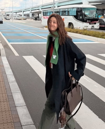 '한의사♥' 강소라, 끝내 훌쩍 떠났다…육아맘 타이틀 버리고 밝은 미소