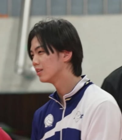 'BTS 진 닮은 꼴' 류진 아들, 결국 방송계 진출했다…188cm 훈남 비주얼 자랑 ('스파이크워')