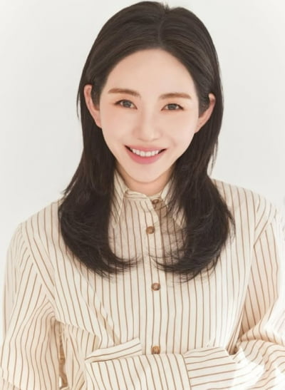 '가정폭력→강간폭로' 권민아, 10일 만에 고개 숙였다…"피로감 드려 죄송" [전문]