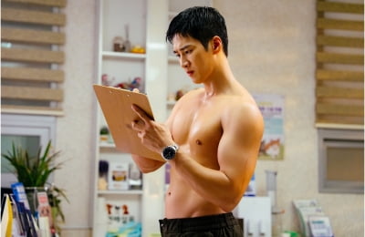 출연료 얼마나 많이 받길래…노출한 안보현, 배수구 붙잡고 절규하는 혼신의 연기까지 ('스프링')