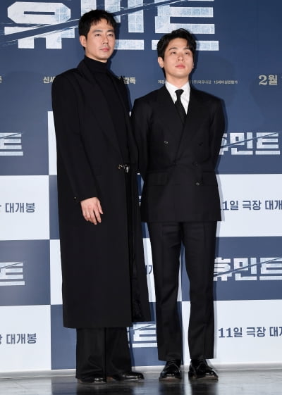 조인성-박정민, 둘이 만든 멋진 하트[TEN포토+]