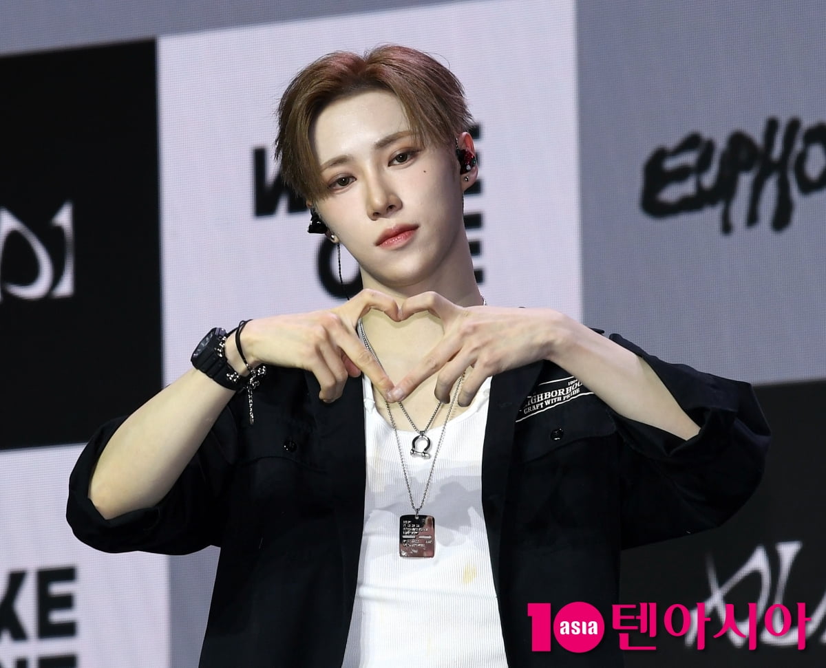 알파드라이브원 아르노, 데뷔 하는날 부상[TEN포토+]